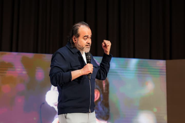 Acharya Prashant