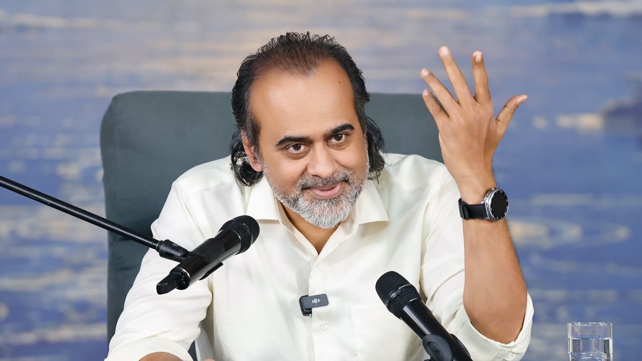 10 New Year Resolutions Suggested by Acharya Prashant