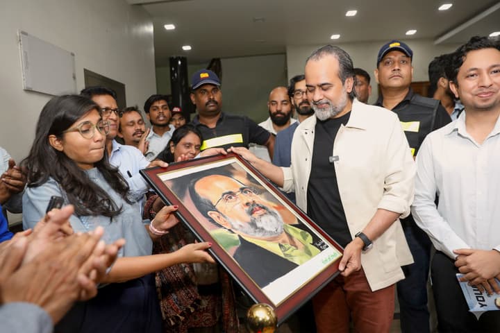 Gita Student Presents a Painting, NIT Raipur