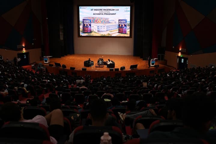 Students Interacting with Acharya Prashant, IIT Indore