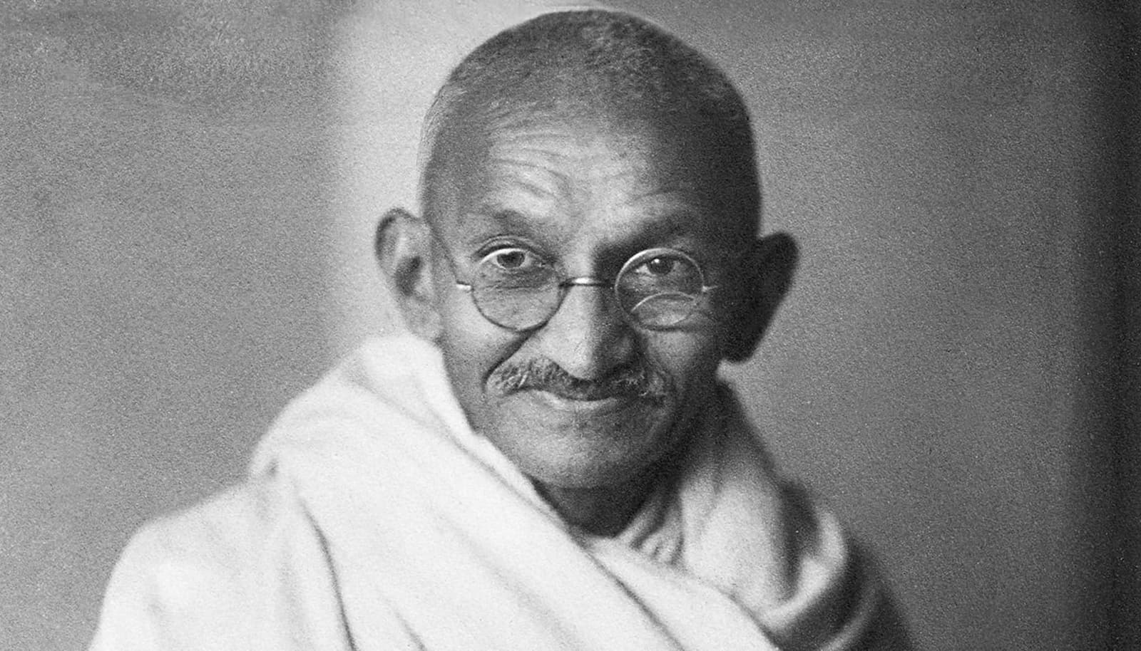 गाँधी: महात्मा, राष्ट्रपिता या शातिर राजनेता