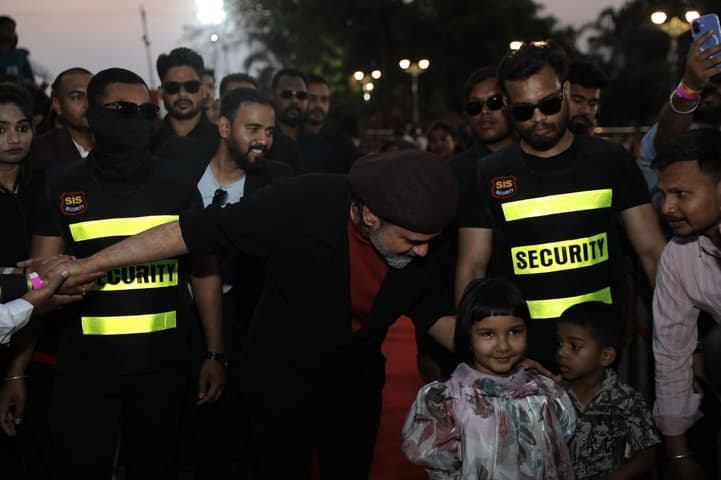 Interacting with a Young Gita Student, Raipur