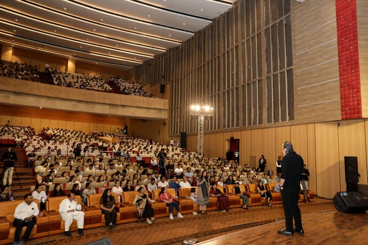 Acharya Prashant