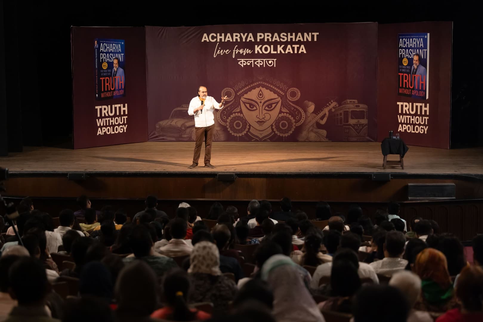 Acharya Prashant in a Session at Kolkata