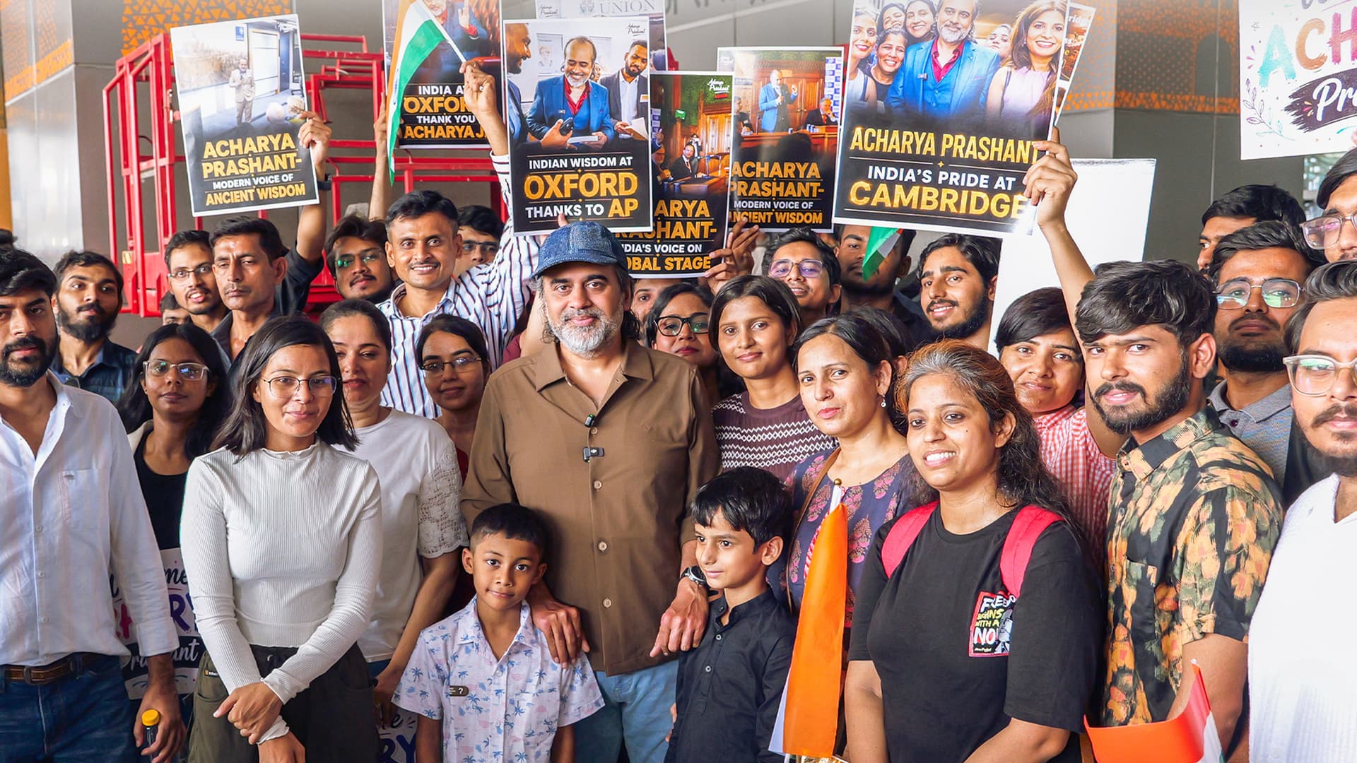 Acharya Prashant welcomed at Delhi Airport