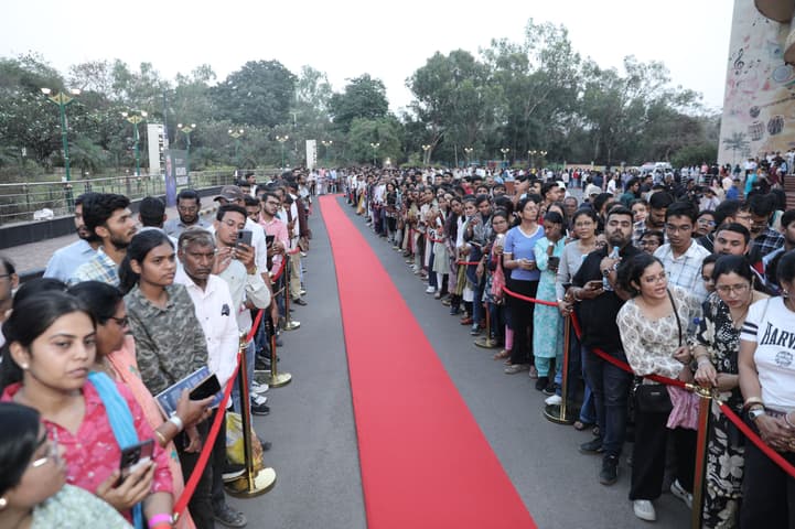 Gita Students Eager to Meet Acharya Prashant